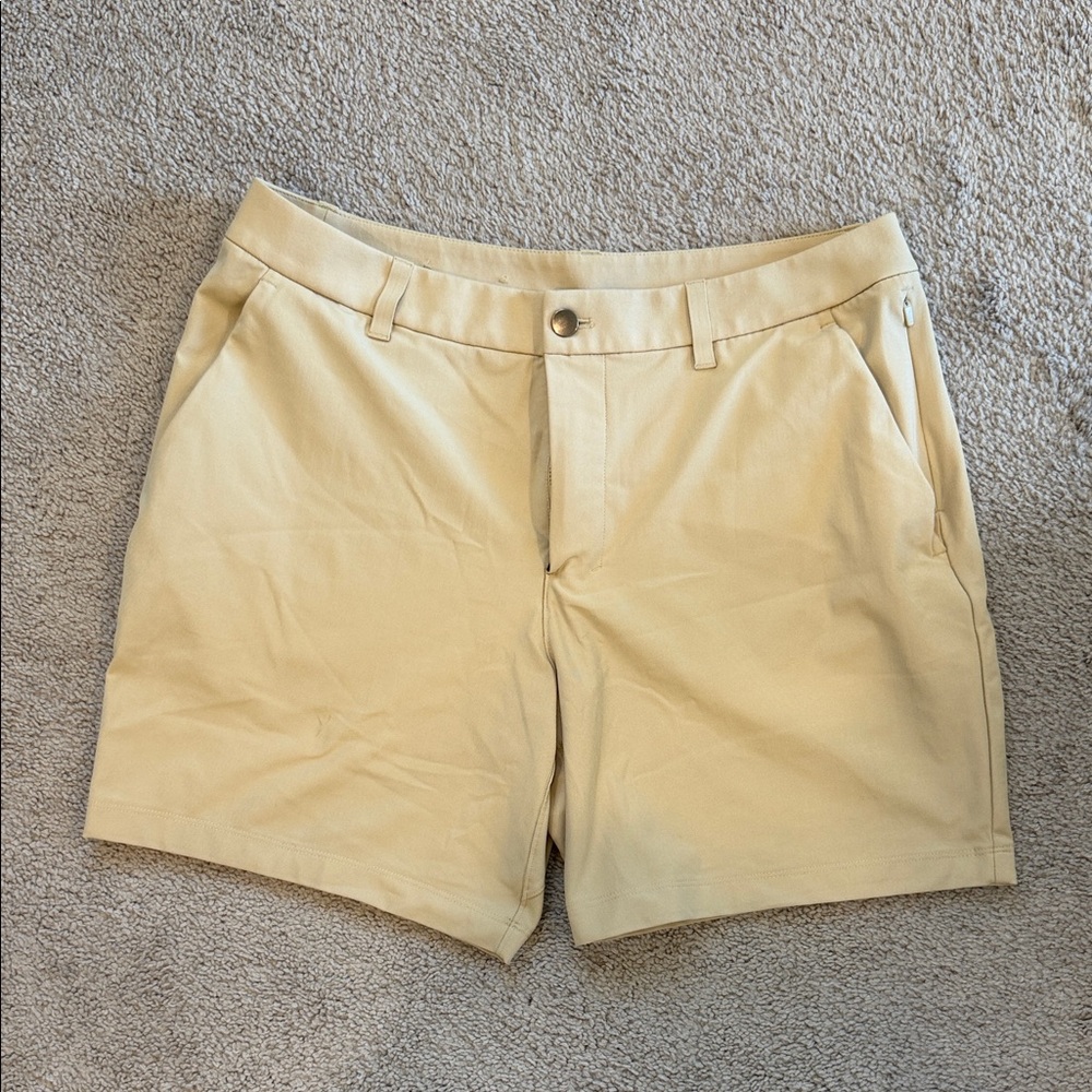 Lululemon Athletica Men's Beige Golf Shorts 7”